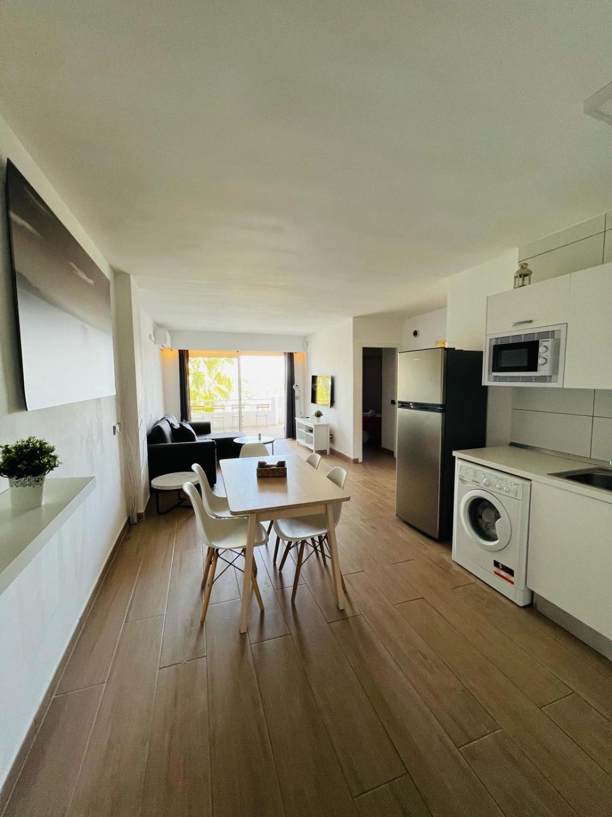 Bright Apartment In Puerto Alcudia Port de Alcudia  Bagian luar foto